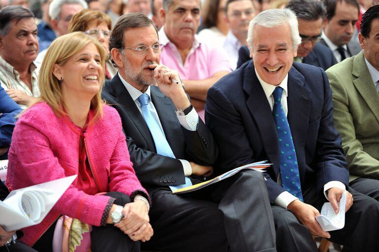 María José García-Pelayo, junto a Mariano Rajoy y Javier Arenas. 