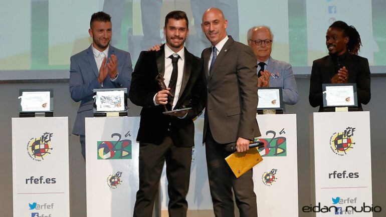 Cristian Fernández y Luis Rubiales presidente de la RFEF 