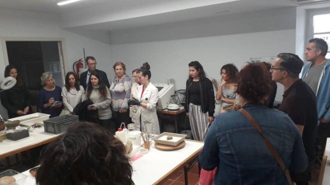 Les visites al Museu de Menorca també inclouen les activitats als laboratoris de la instal·lació.