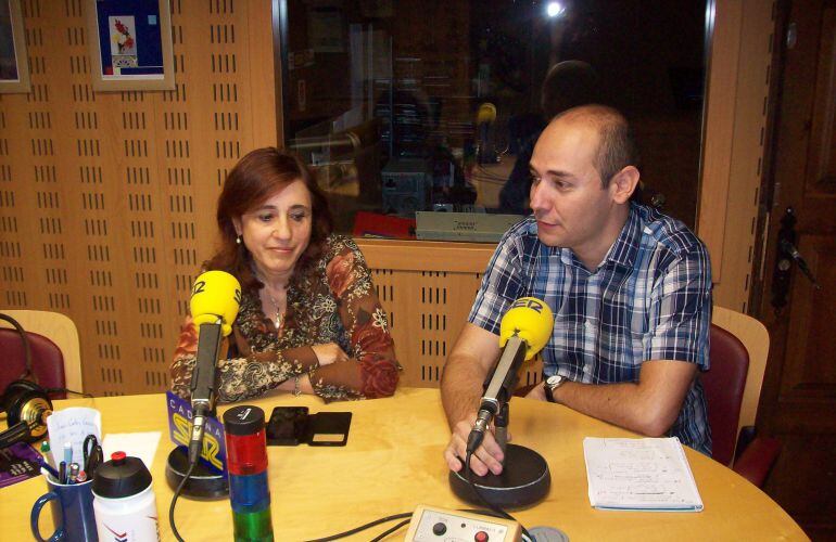 Iván Sánchez (dcha) en una intervención en los estudios de SER Norte de Extremadura
