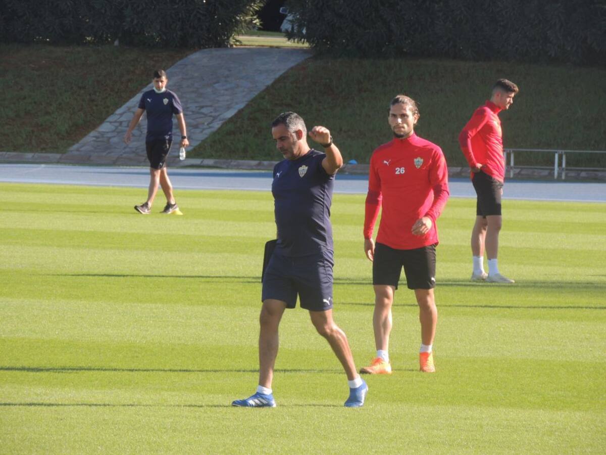 Gomes: "Volveremos a ser un Almería alegre"