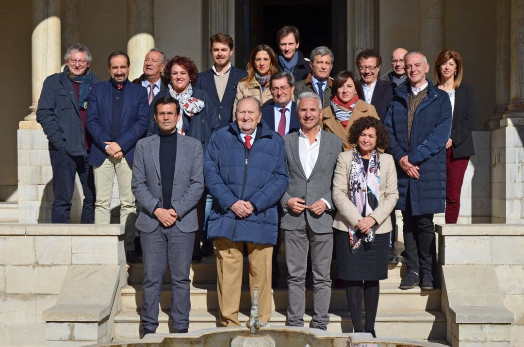 Miguel Rodríguez Acosta, en el centro, presidió la primera reunión de su Fundación como patrimonio público