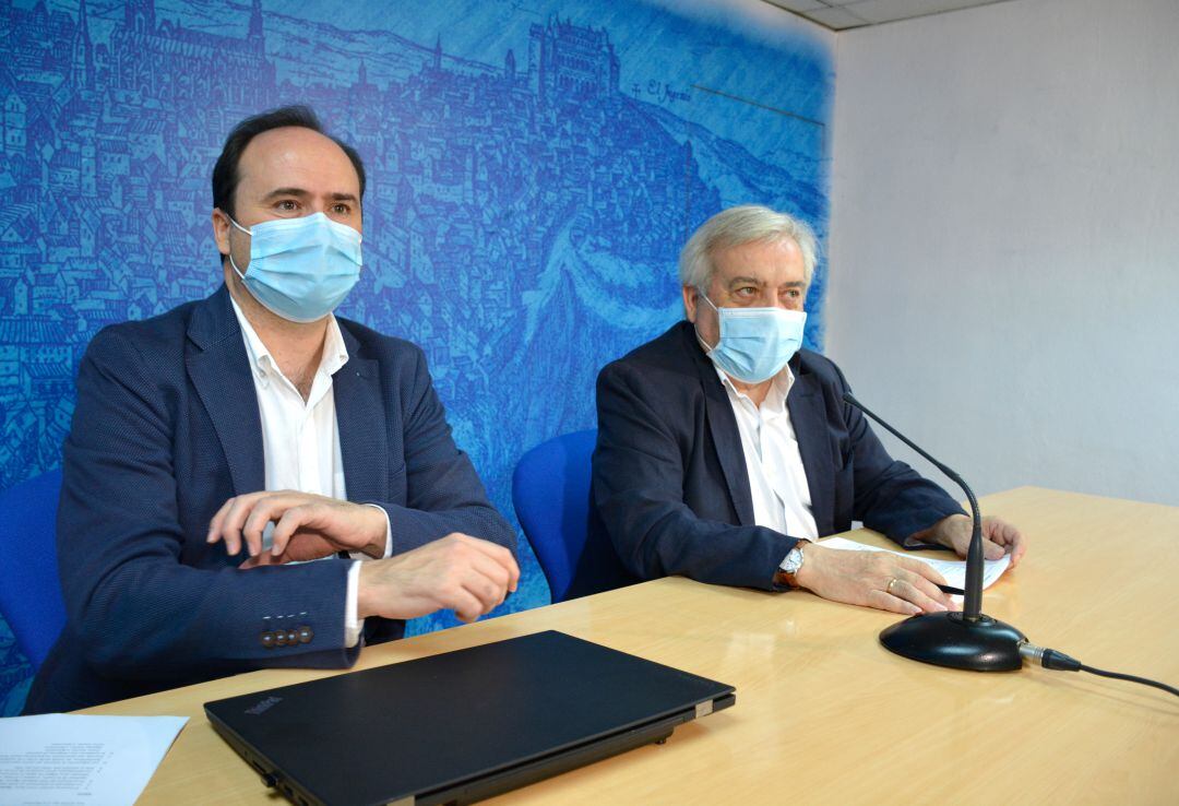 El concejal de Movilidad, Juan José Pérez del Pino acompañado por el socio directivo de 'Tema Ingeniería', Guillermo Maldonado