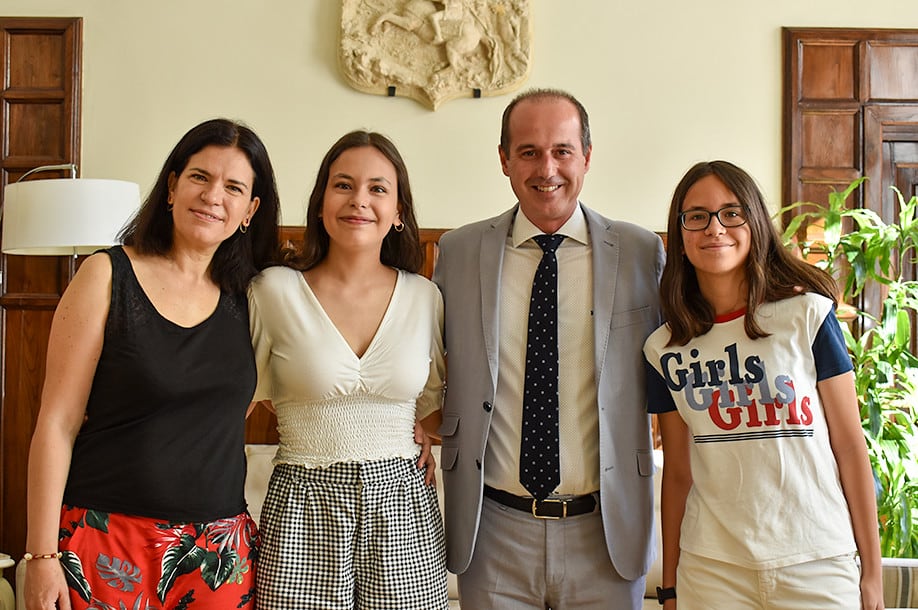 El alcalde, Jimena y su familia