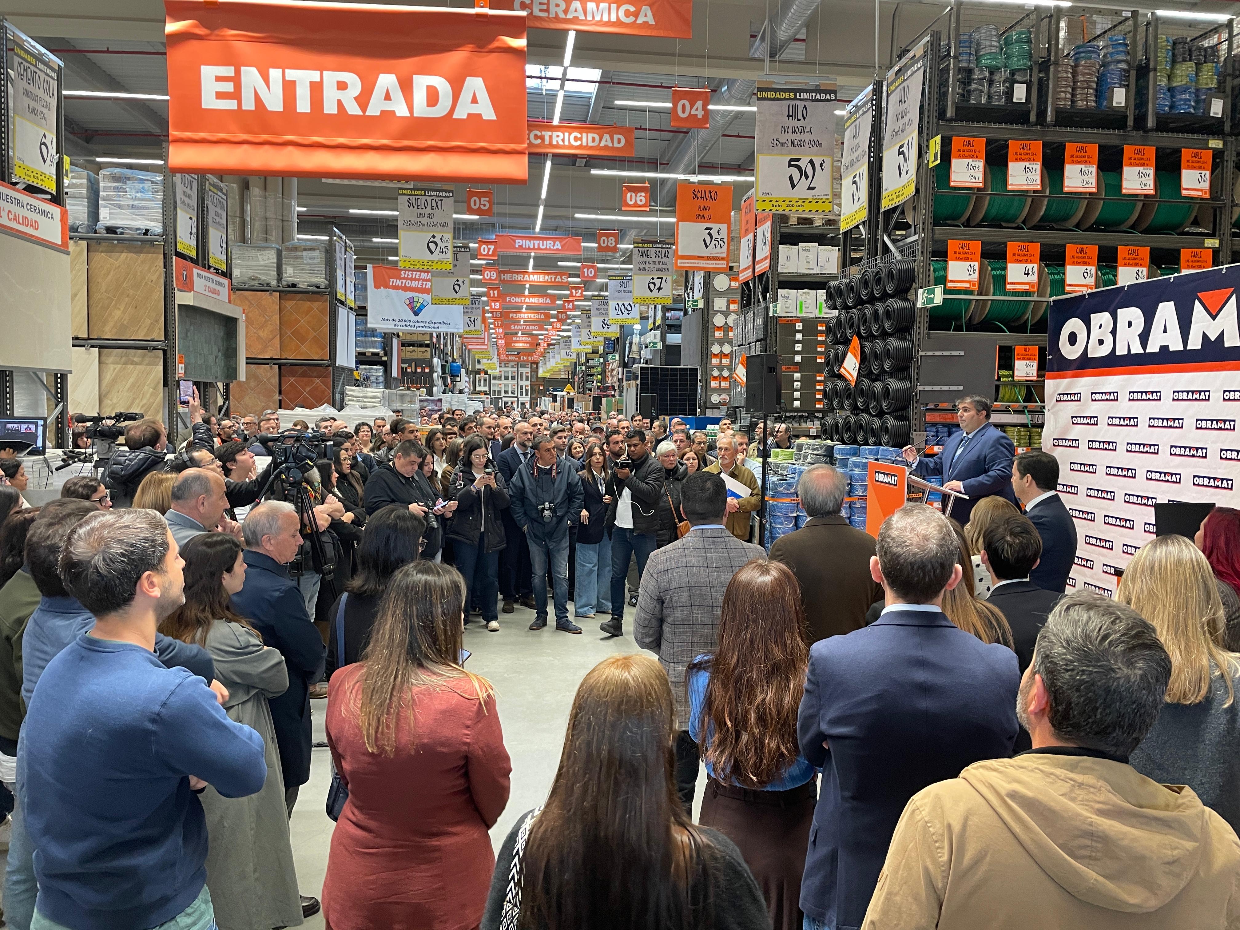 Abre la primera nave de Obramat en la provincia