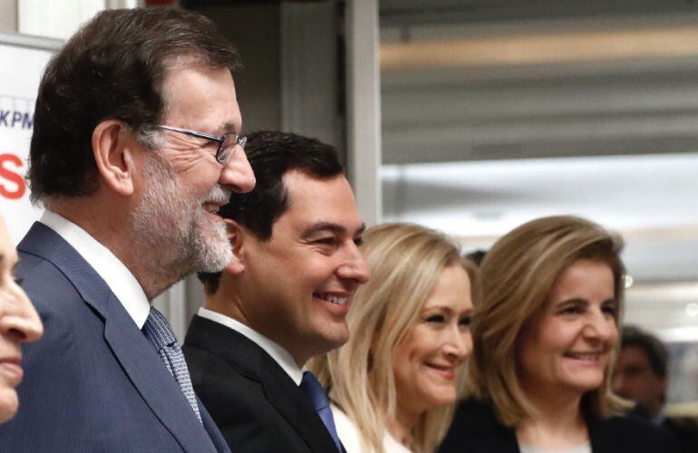 Mariano Rajoy, junto Juanma Moreno, Juan Ignacio Zoido, Ana Pastor Cristina Cifuentes y Fátima Báñez