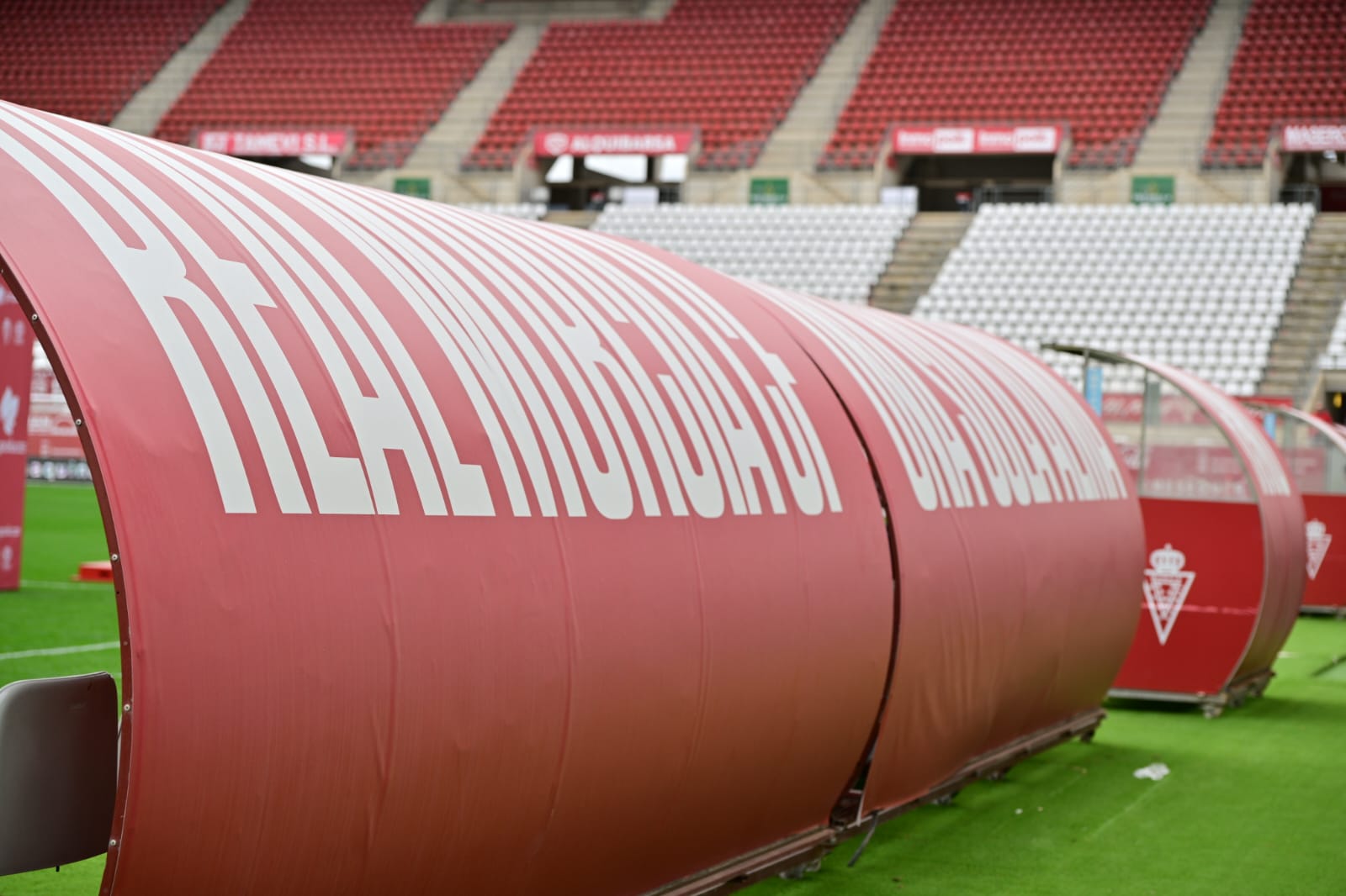 Banquillos del Estadio Enrique Roca, entrenador del Real Murcia