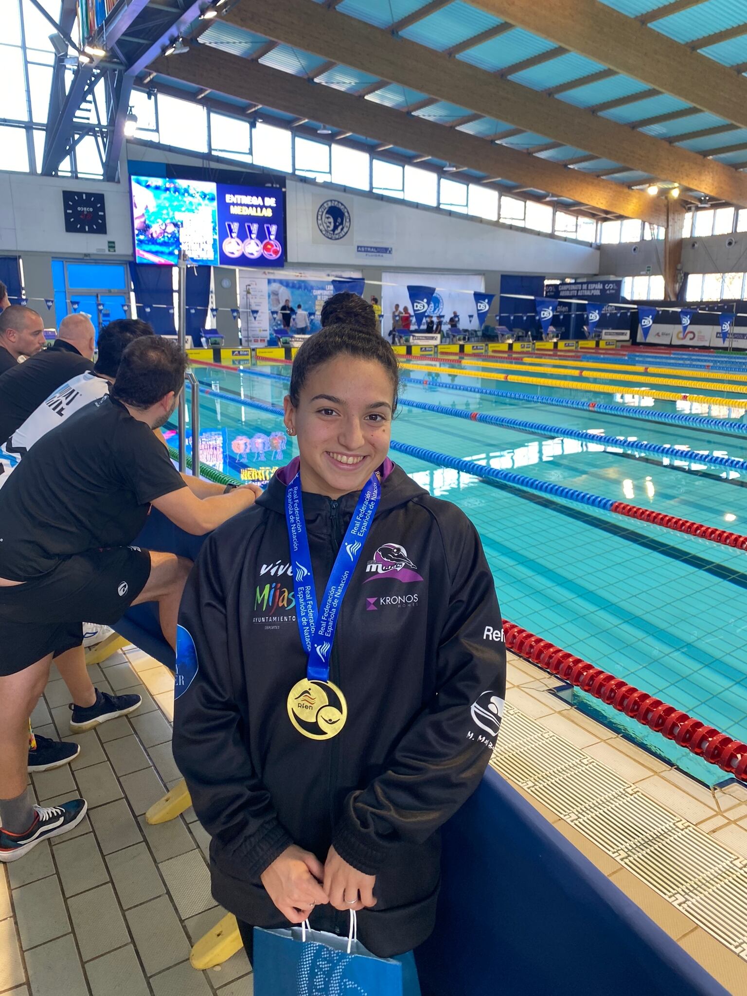 La nadadora Laura Rodríguez, del Kronos Mijas, Laura Rodríguez (Kronos Mijas), medalla de oro de su carrera en el Campeonato de España absoluto al vencer en el 200 braza
