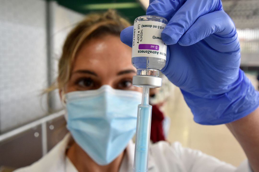 Murcia ofrecerá a menores de 60 años vacunados con Astrazeneca recibir la segunda dosis del mismo laboratorio 