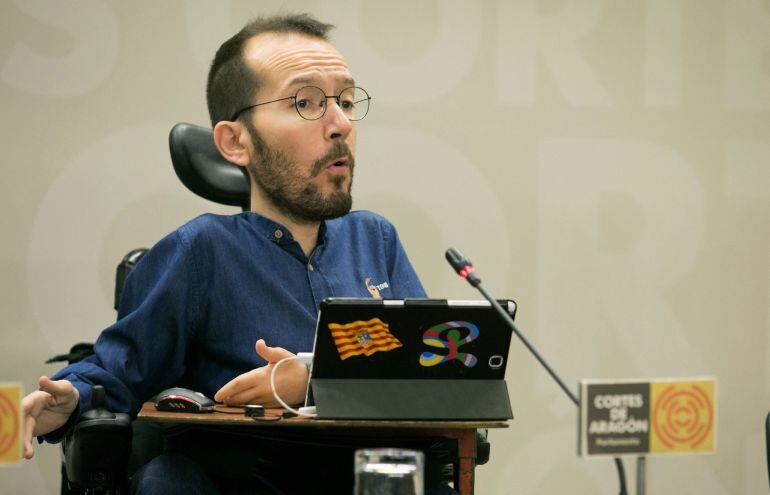 El secretario de Organización de Podemos, Pablo Echenique, durante una rueda de prensa 