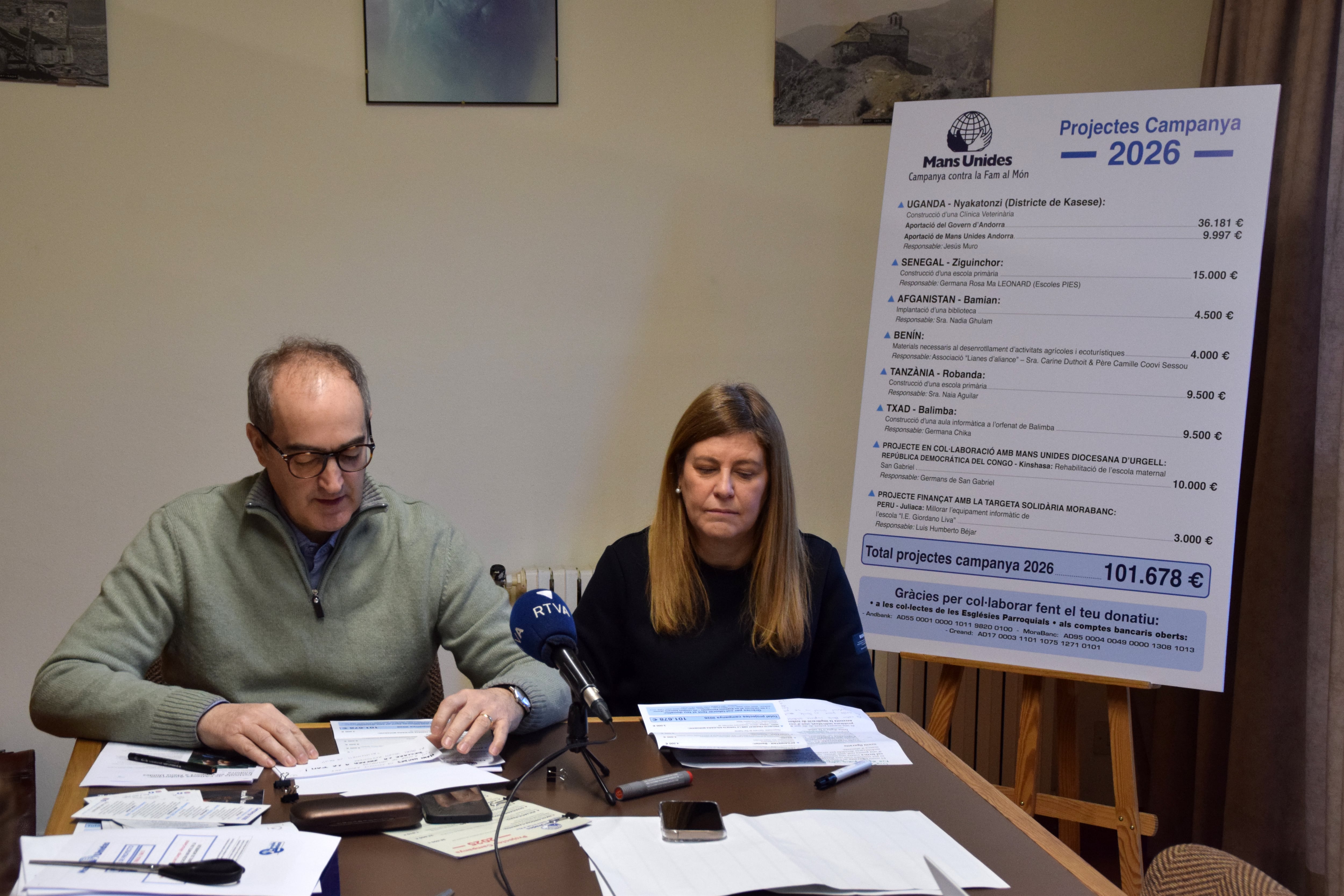 El president de Mans Unides Andorra, Jordi Casal, la tresorera Maria Àngels Fernandez, han presentat la campanya de recollida de fons d'aquest any