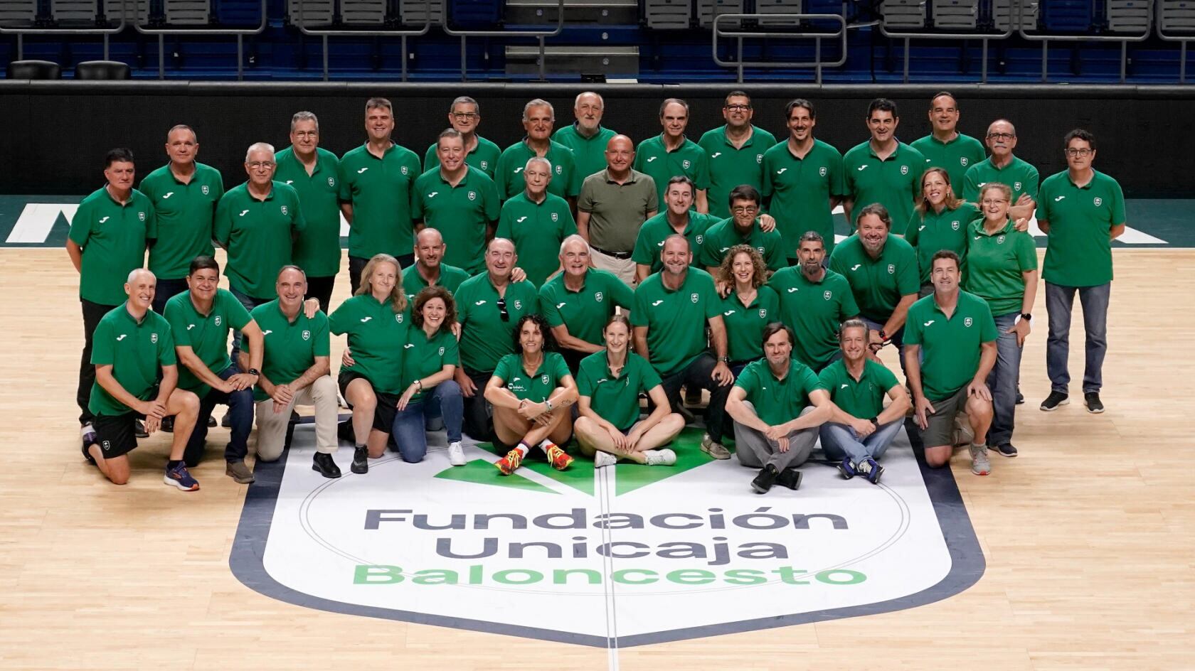 La presentación de los equipos del Unicaja de veteranos, que participarán en el Campeonato de Europa en Pésaro
