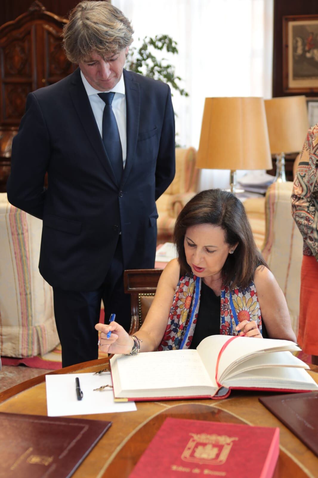 Carlos Martínez con Margarita Robles