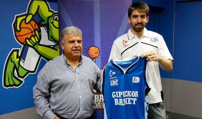 Momento de la presentación oficial de Josep Franch como jugador del GBC