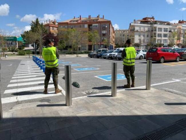 Militares del Ejército de Tierra a las puertas de Carrefour Úbeda