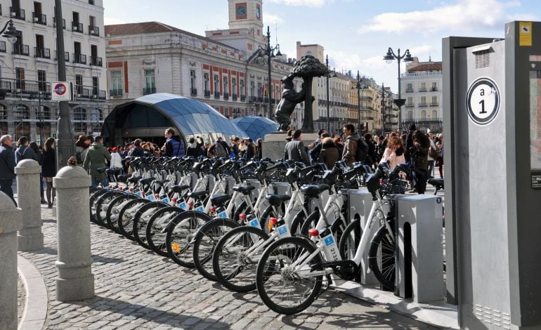 Estación de BiciMad en Puerta del Sol.