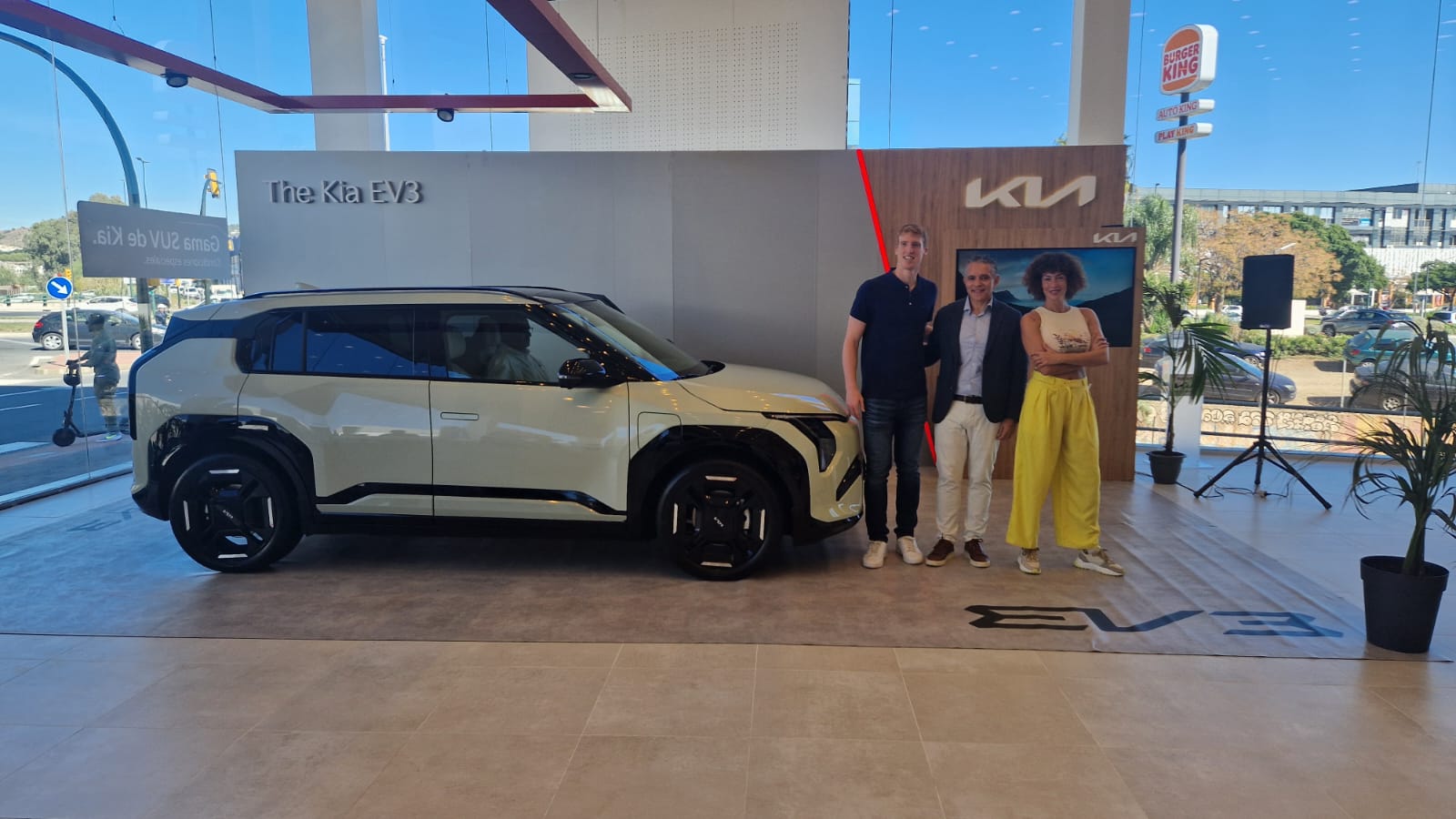 El concesionario Ruedatur presenta el nuevo KIA EV3 100% eléctrico