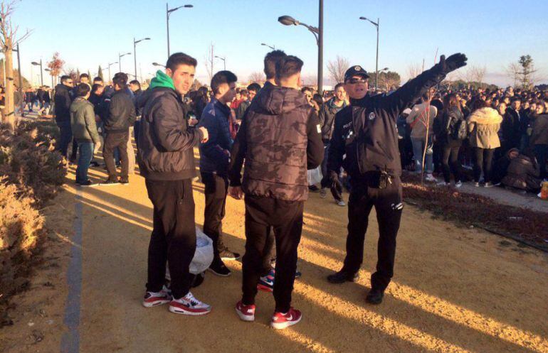 Imagen de archivo de un botellón celebrado en Jueves Lardero