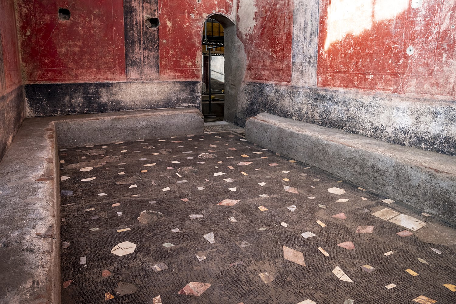 Los arqueólogos hallaron en el yacimiento de Pompeya (sur de Italia) &quot;uno los complejos termales privados de los más grandes&quot; jamás encontrados en el yacimiento de esta antigua urbe romana destruida por la erupción del volcán Vesubio el año 79. EFE/Parque Arqueológico de Pompeya