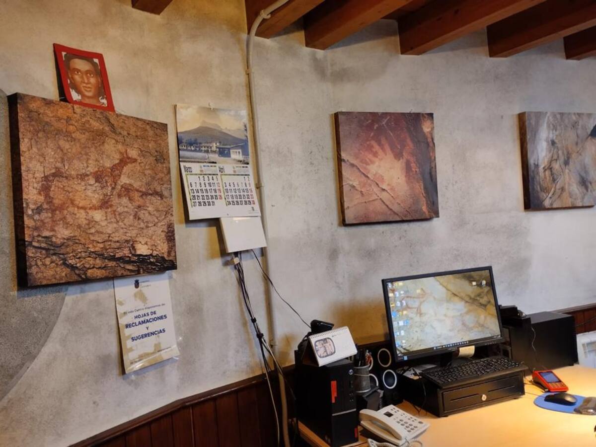 Las humedades del centro de visitantes de Covalanas son un riesgo para el personal