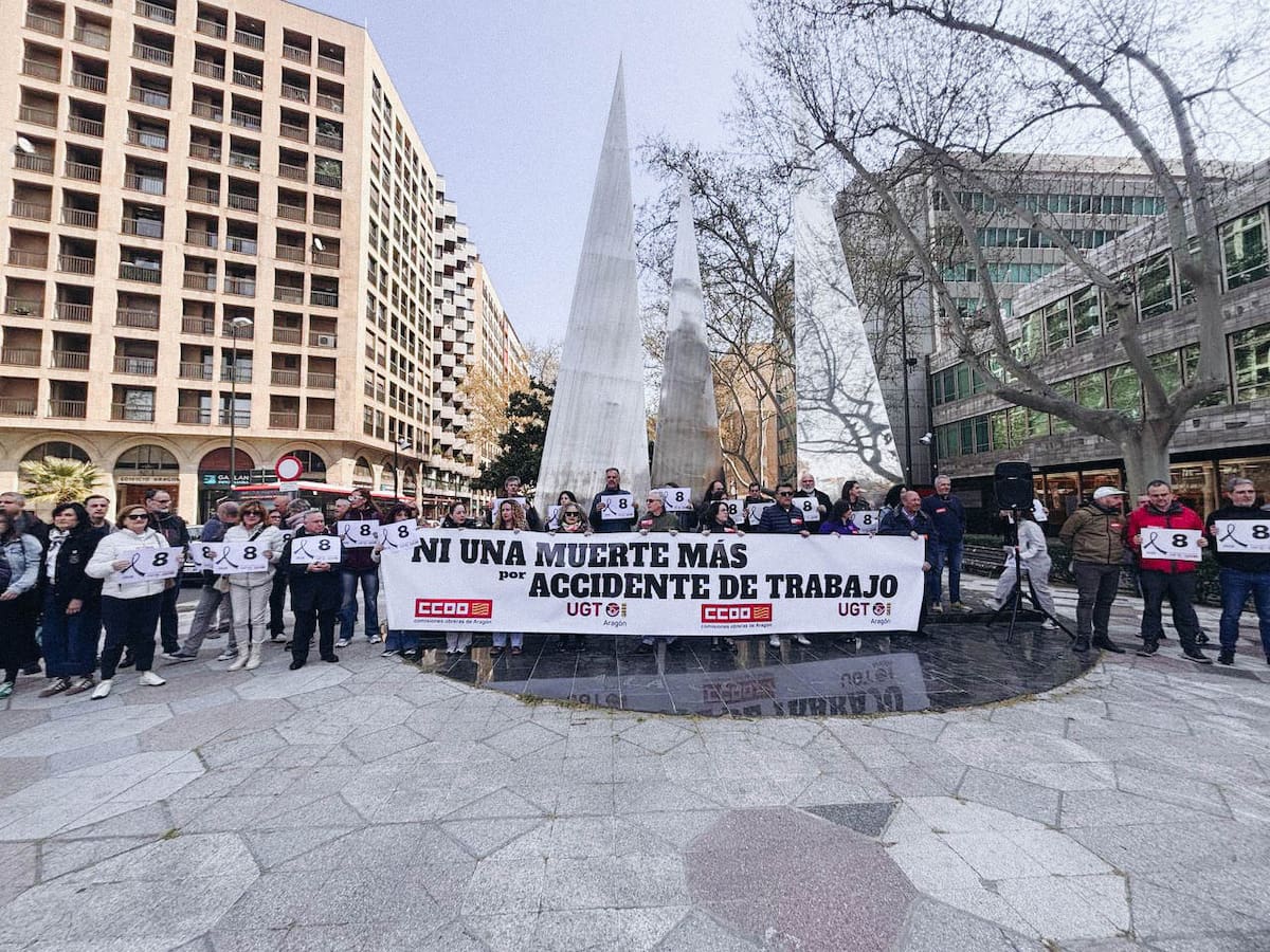 CCOO y UGT Aragón se concentran en Zaragoza tras un nuevo accidente laboral mortal en Huesca