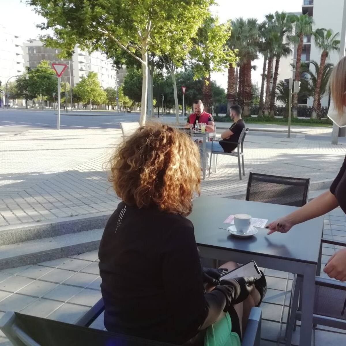 Sanitat detecta 18 nuevos casos e insta a la precaución en terrazas, ocio y reuniones familiares