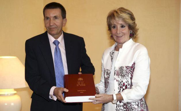 Esperanza Aguirre, junto a Manuel Moix, en una imagen de archivo