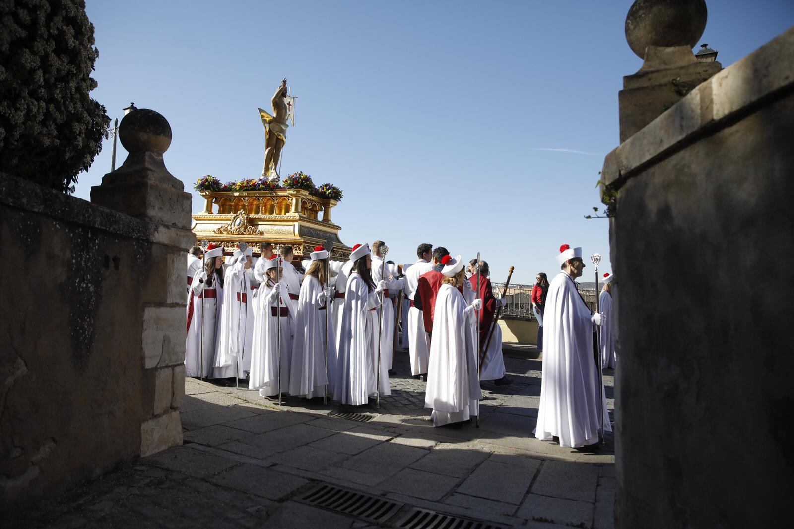 Paso del Resucitado en la procesión del Encuentro del Domingo de Resurrección de 2023 en Cuenca.