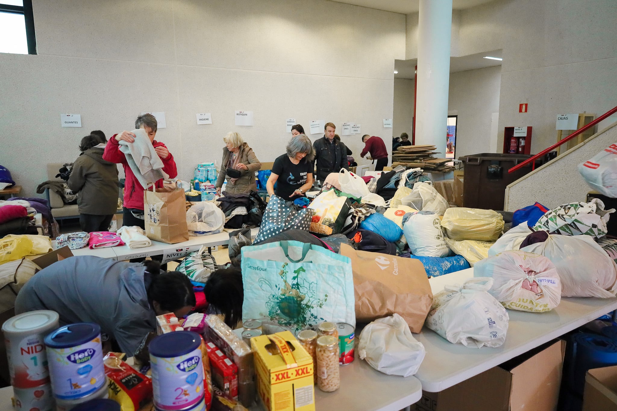 La recogida, desarrollada en el polideportivo de La Luz, ofrecerá a los afectados por la catástrofe ropa de abrigo, tiendas de campaña, alimentos, artículos de higiene personal y comida para bebés