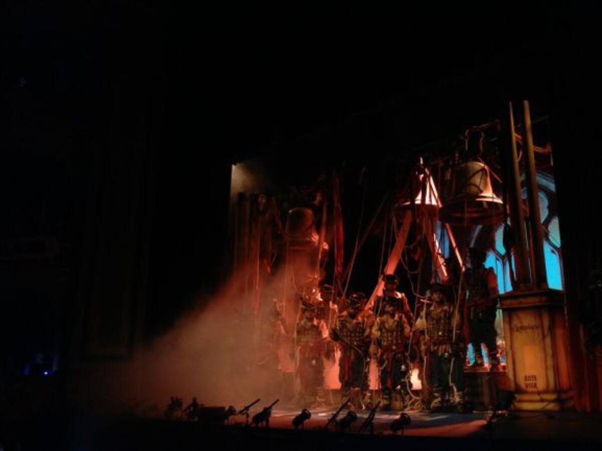 Campanas y fuego en una noche gitana en el Falla