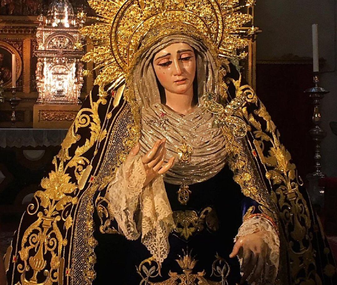 La Virgen de La Victoria durante su besamanos en la Parroquia del Sagrario