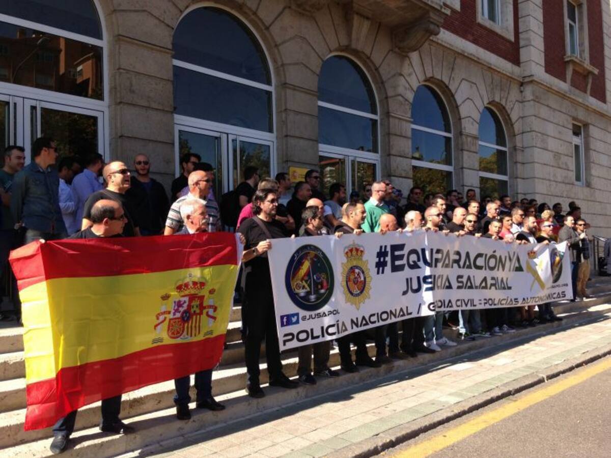 Un total de 2.064 firmas ha recogido Jusapol la asociación justicia salarial policial de Soria