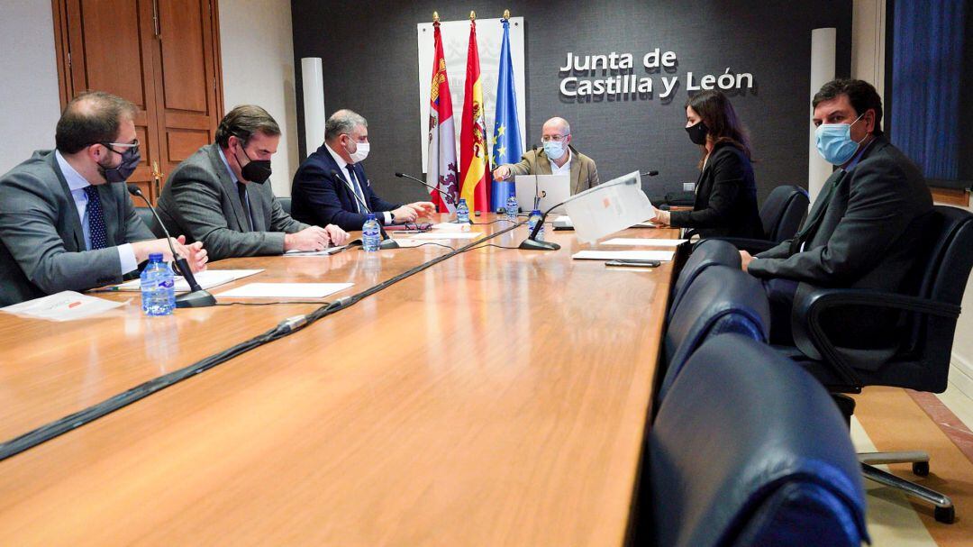 Reunión en la Junta