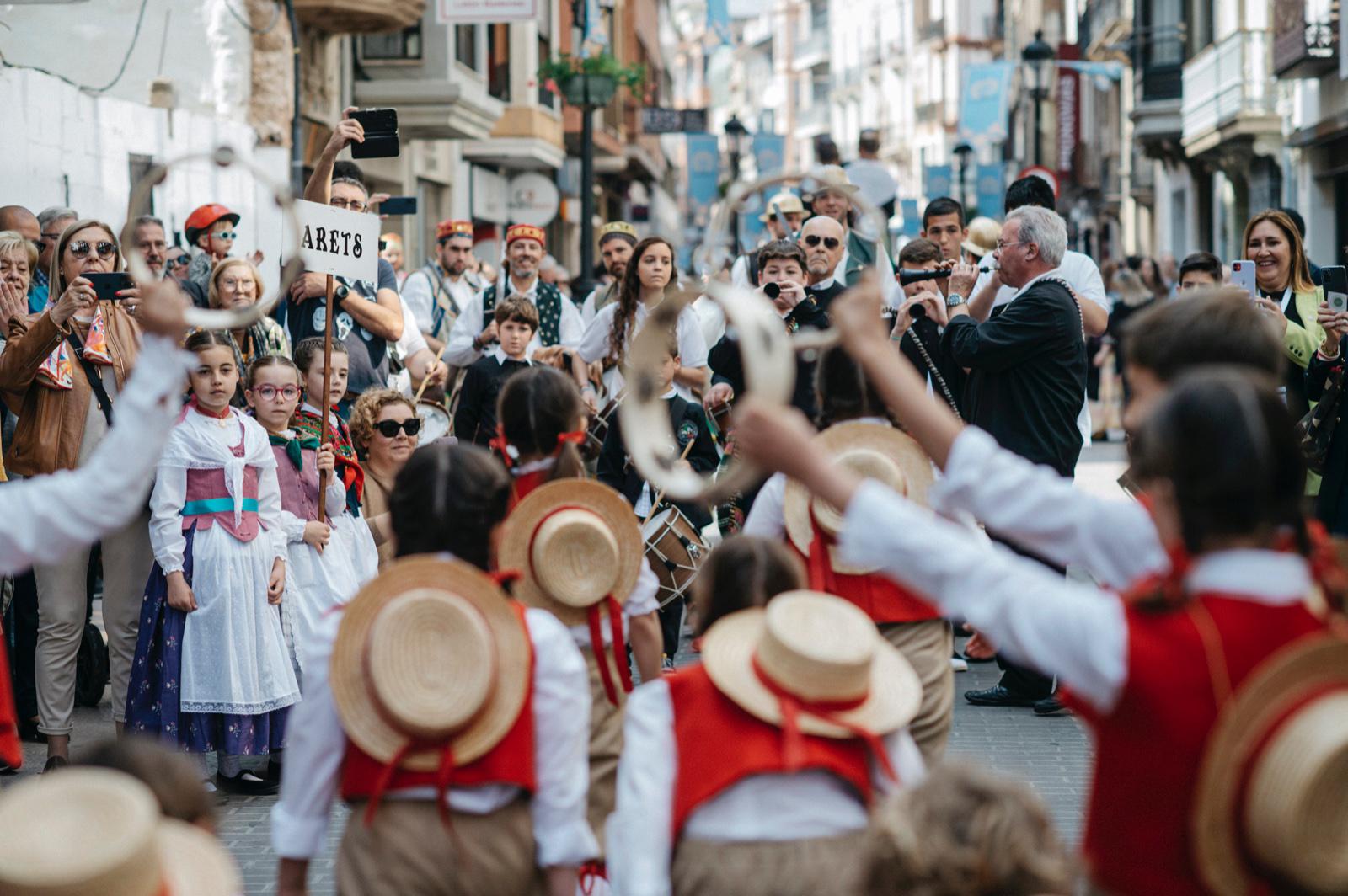 Decenas de niños participan en un multitudinario ‘Pregonet’ en honor a la Mare de Déu del Lledó