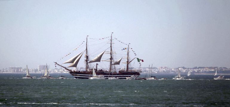 Uno de los barcos participantes en la regata de grandes veleros 2016