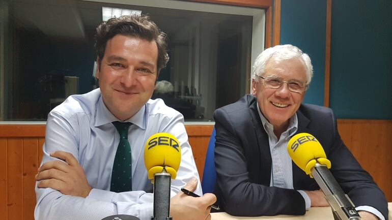 José Antonio Cabornero y Joaquín Fernández Carvajal en el estudio de la Ventana 