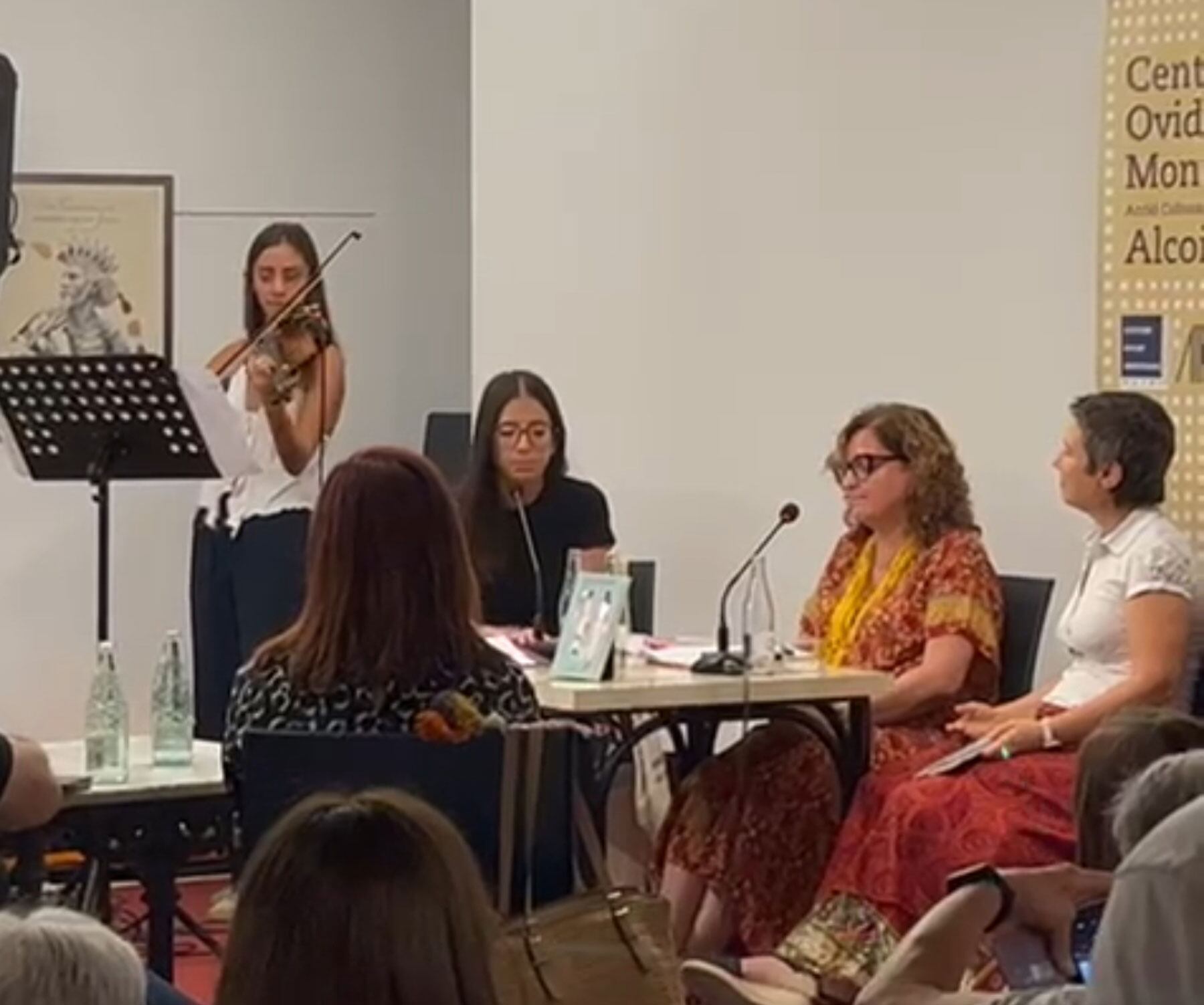 Una imatge de la primera entrega d'aquest cicle de conferències 'Amb lletra de dona'