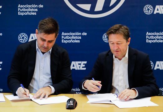 David Aganzo y José Víctor Alfaro en la firma del acuerdo entre AFE y Podoactiva