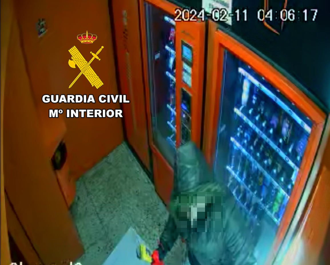 Imagen del presunto ladrón de La Carolina difundida por la Guardia Civil.