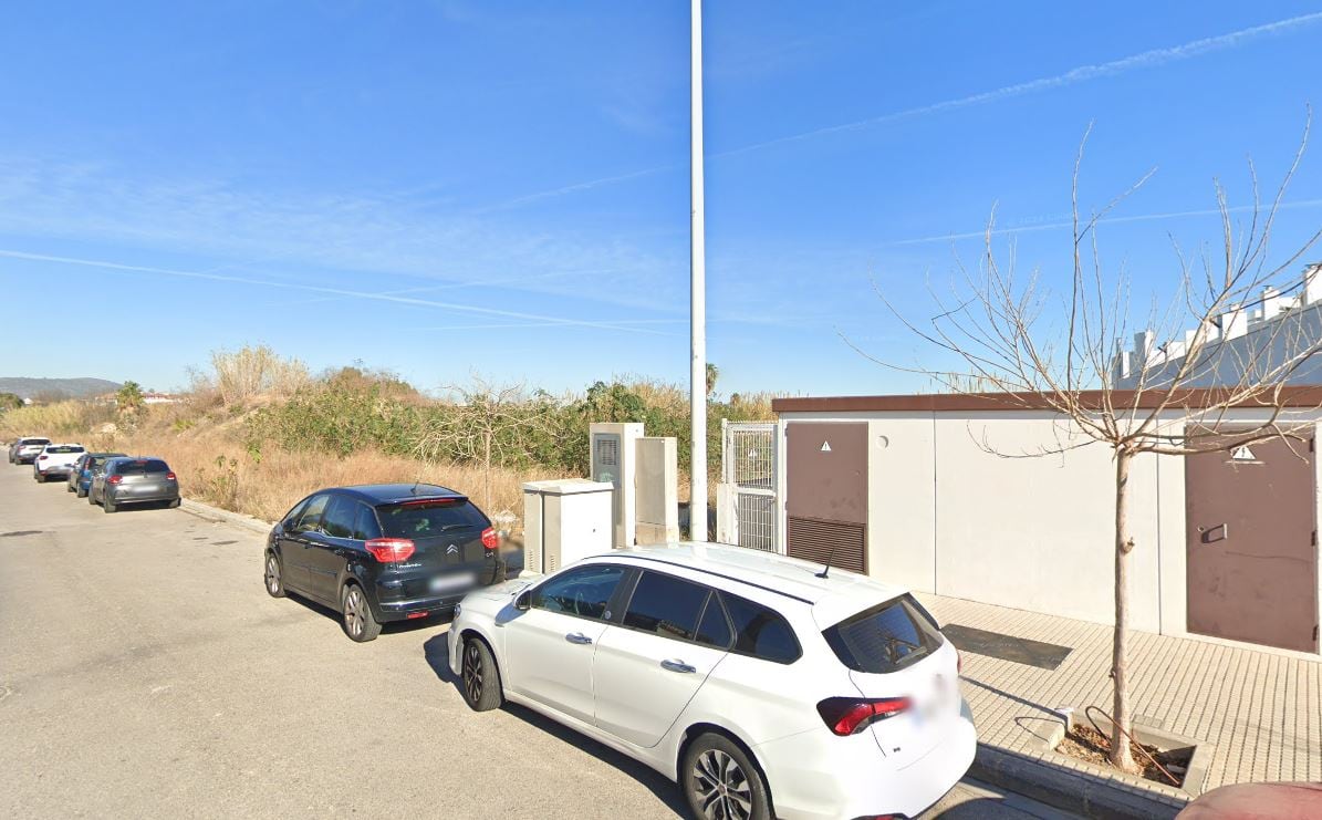 Solar en el que se edificará el nuevo Centro de Día, en el polígono Sanxo Llop