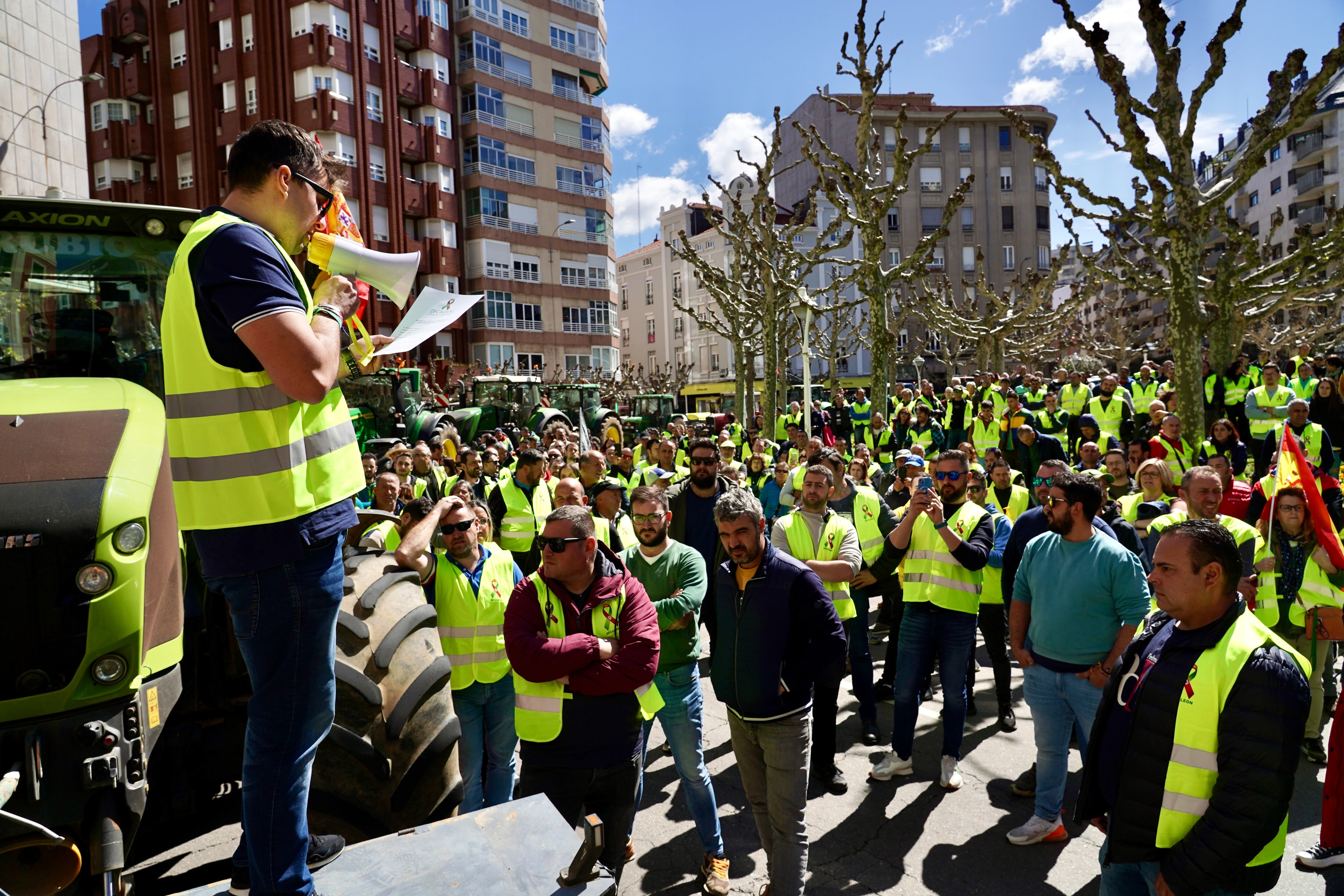 La Asociación de Defensa del Campo Leonés convocan una concentración para protestar por el trato recibido por los agricultores y ganaderos en los últimos días