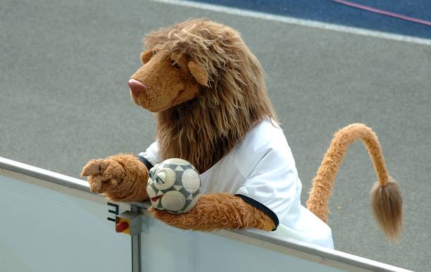 Goleo VI y Pille fueron la mascota oficial en el Mundia del Alemania 2006. (Photo by Tony Marshall - PA Images via Getty Images)