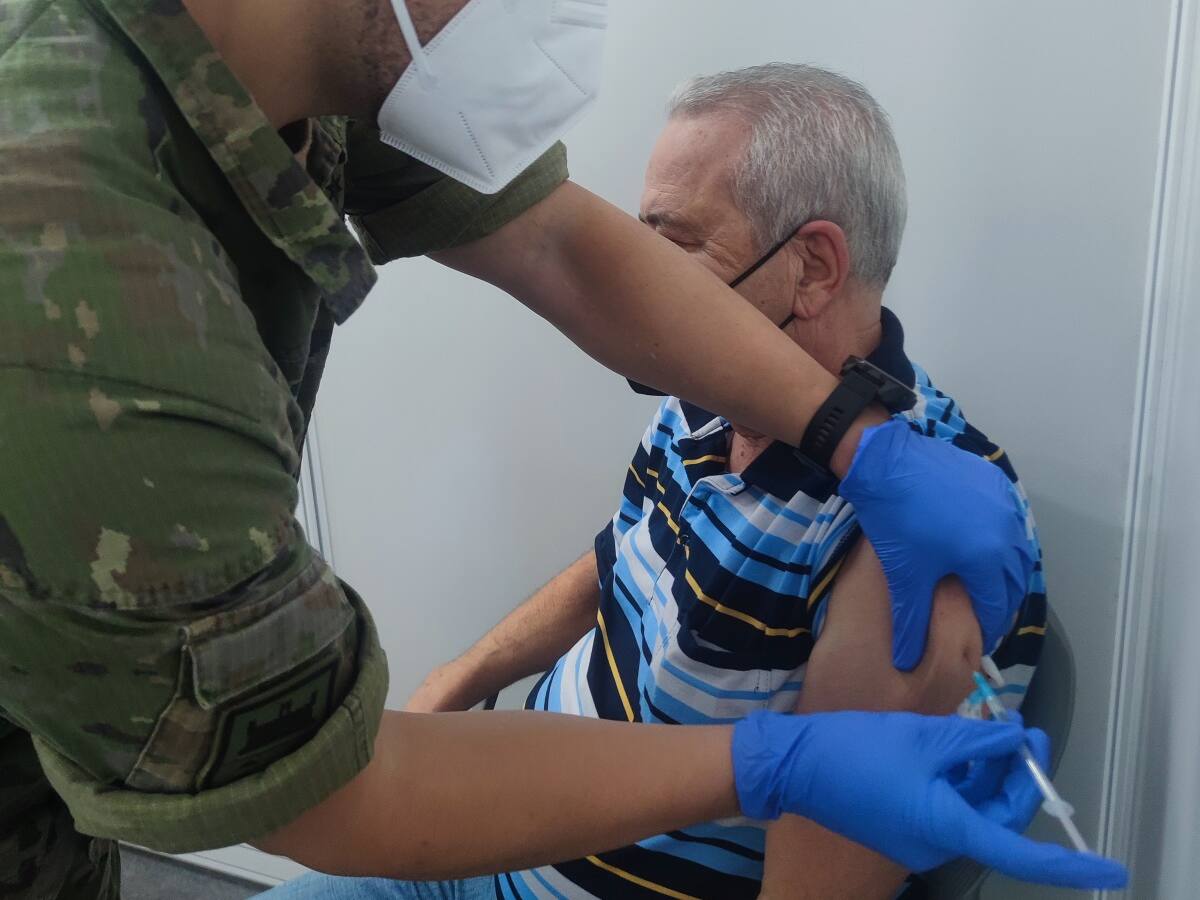 Canarias es la comunidad con menos porcentaje de población con casos positivos