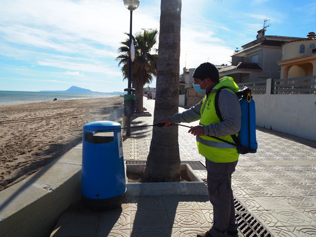 Desinfección en la playa de Miramar 