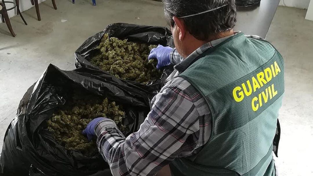 La Guardia Civil incauta 13 kilos de marihuana en Motril