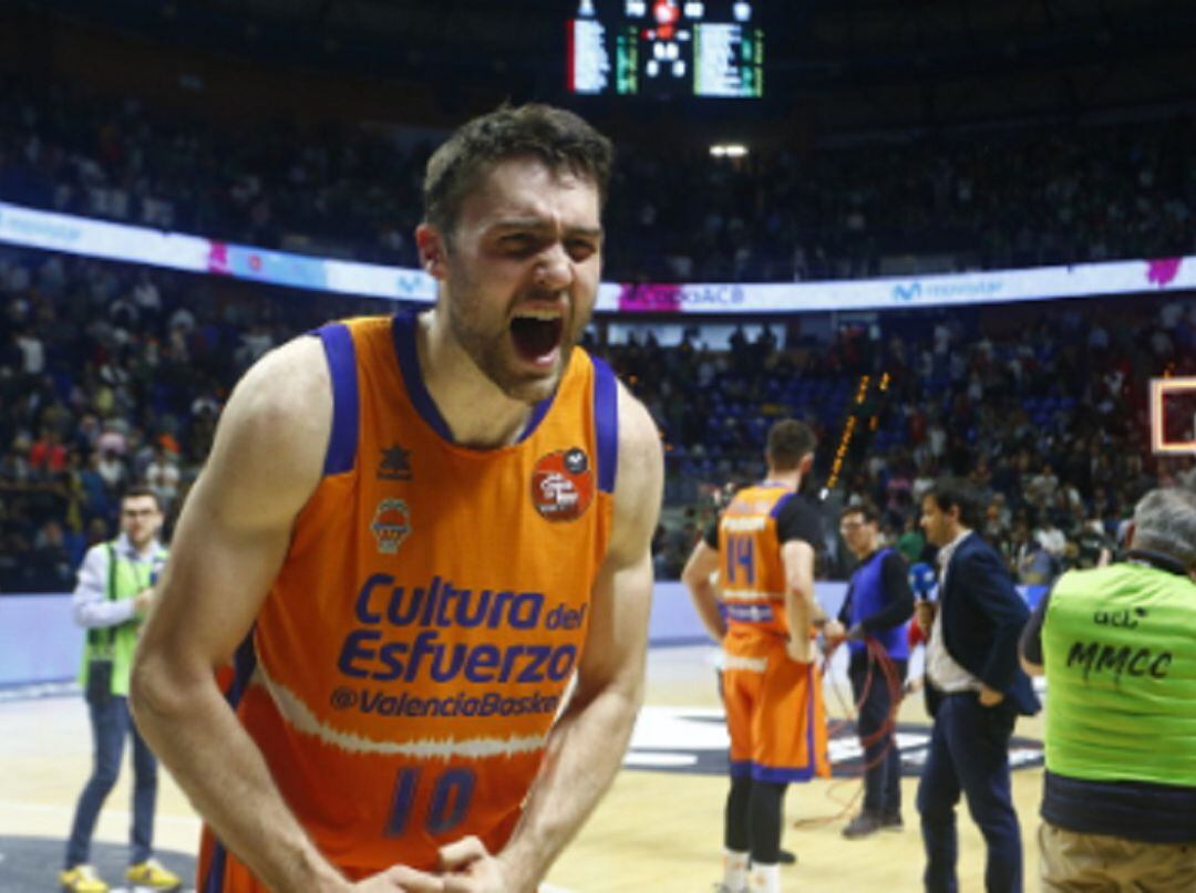 Mike Tobey tras ganar al Barça