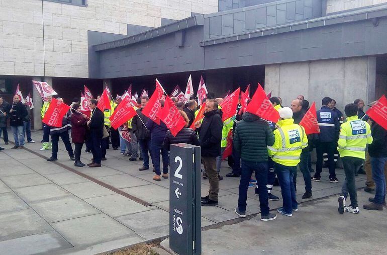 Concentración a las puertas de Consultas Externas en el Hospital General Universitario de Ciudad Real