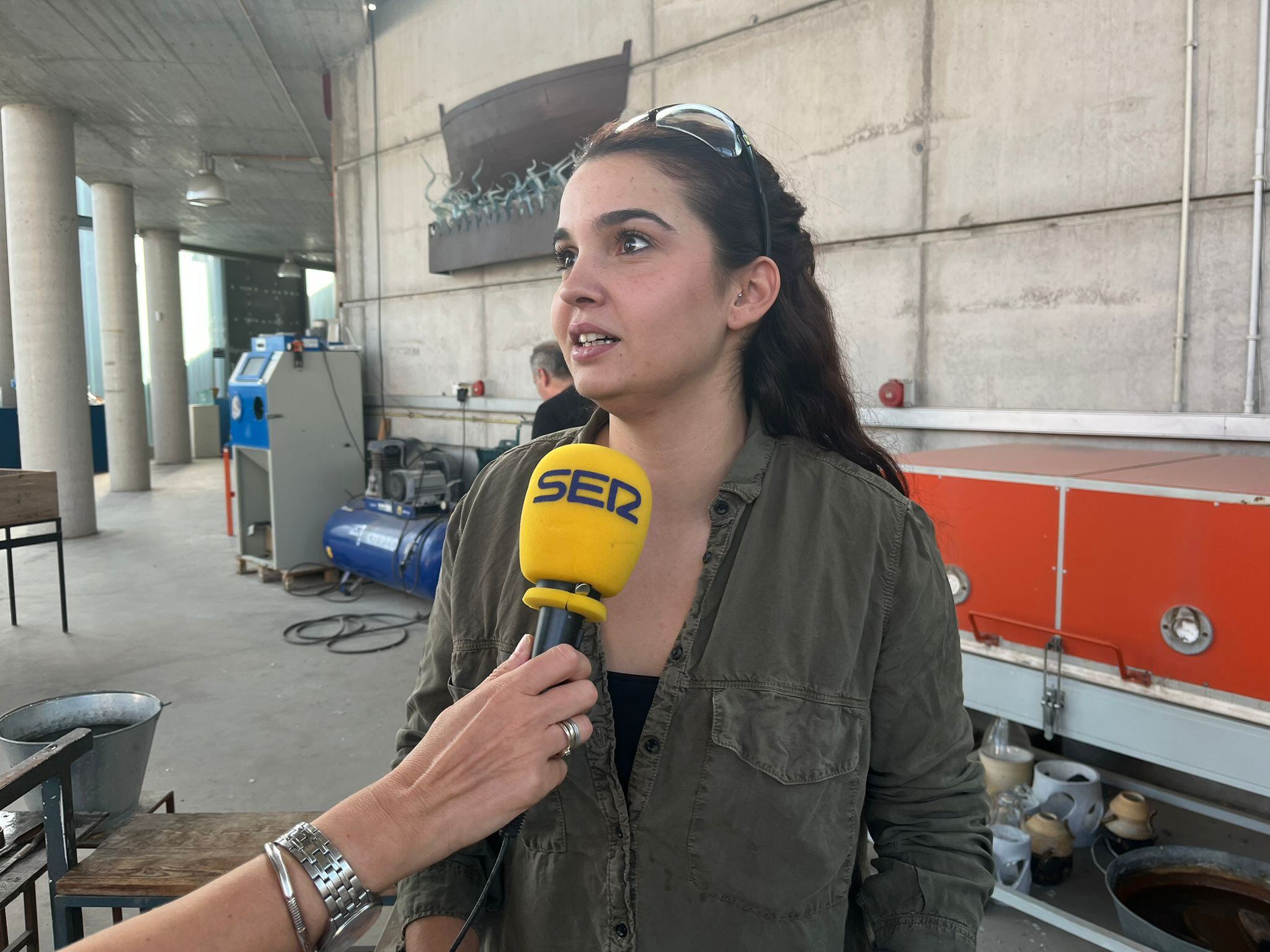 El Museo del Vidrio acoge un curso con jóvenes creadores de la Región para mantener viva una técnica única que exige precisión, paciencia y pasión