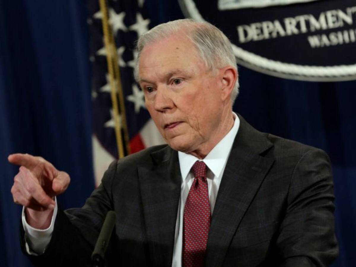 El fiscal general de EEUU se inhibe de cualquier investigación sobre la injerencia rusa en las elecciones