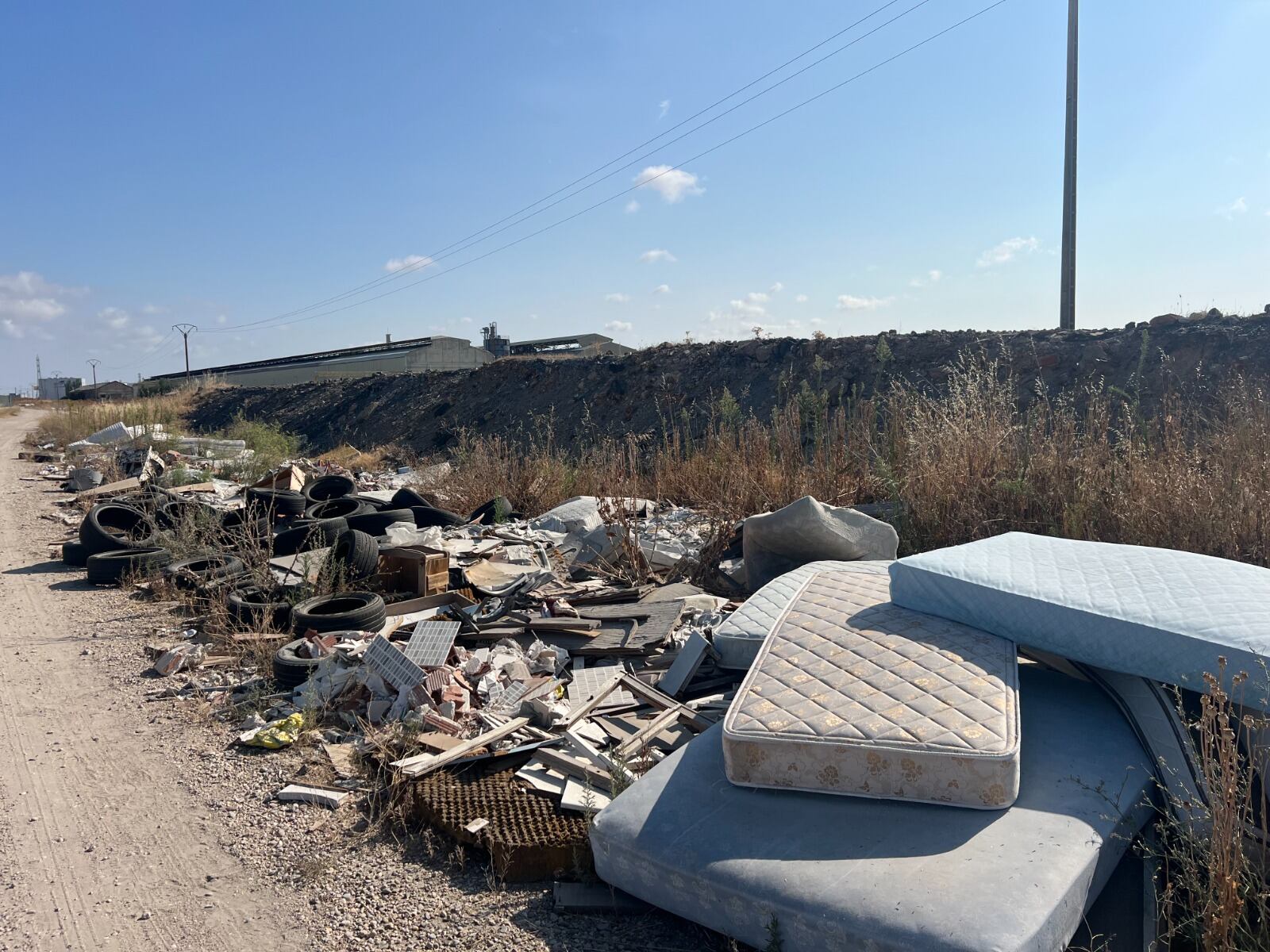 Situación actual del vertedero ilegal junto a la antigua Endasa, en Valladolid